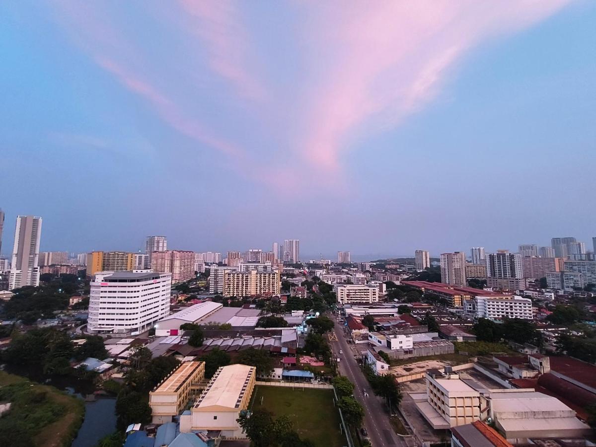 2Br Luxury Rooftop Swimming Pook Homestay@Georgetown@10Pax - 无敌美景两房民宿 Εξωτερικό φωτογραφία