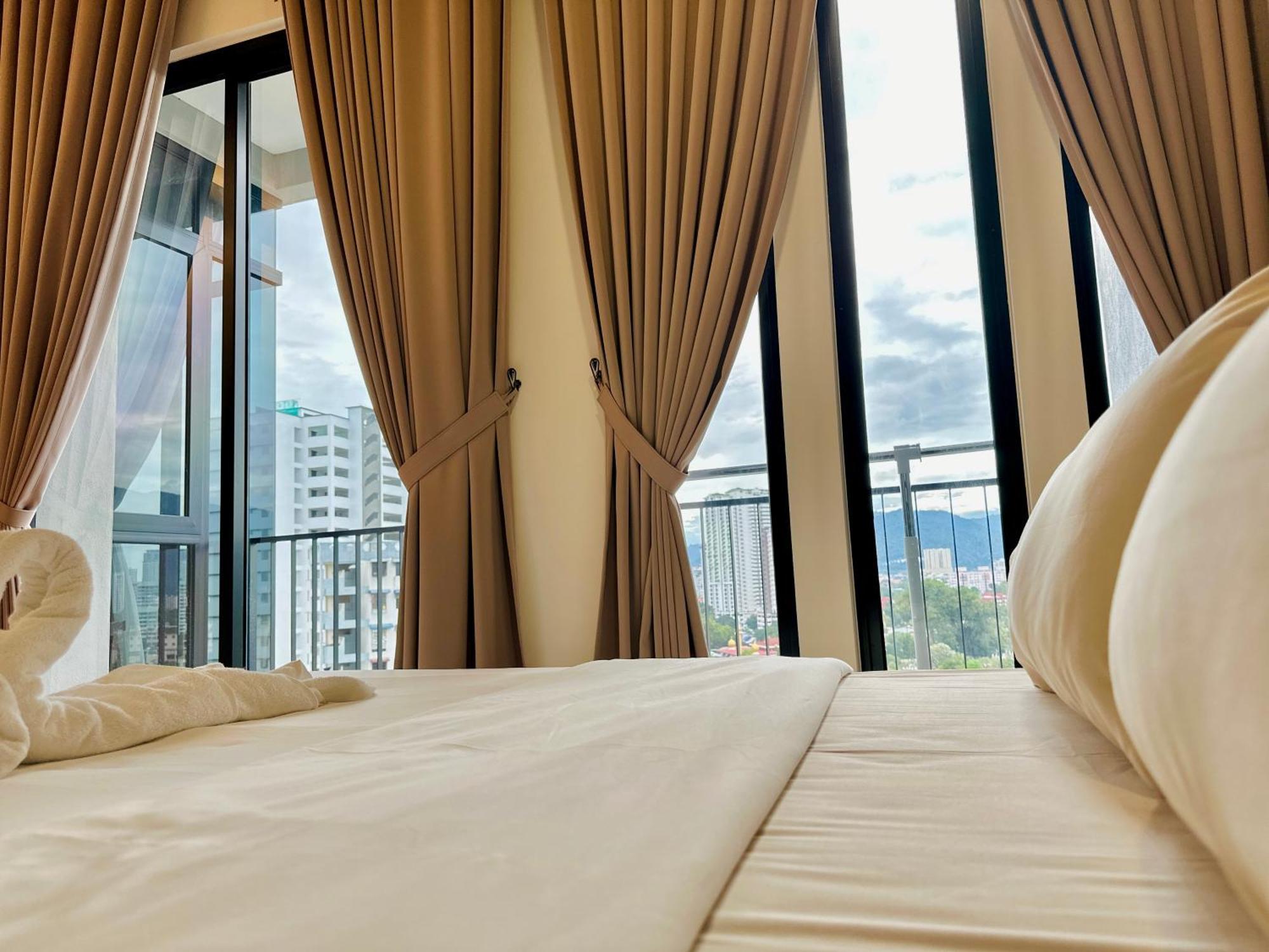 2Br Luxury Rooftop Swimming Pook Homestay@Georgetown@10Pax - 无敌美景两房民宿 Εξωτερικό φωτογραφία