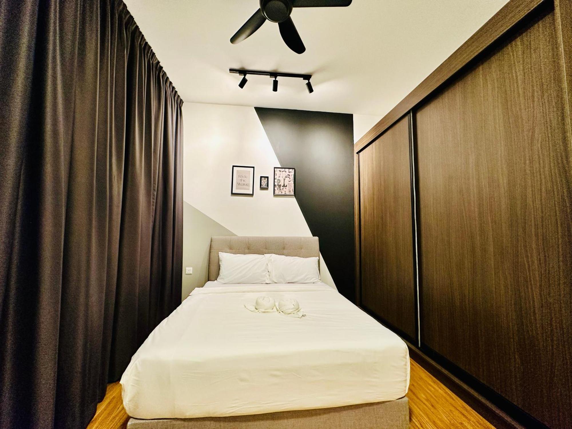 2Br Luxury Rooftop Swimming Pook Homestay@Georgetown@10Pax - 无敌美景两房民宿 Εξωτερικό φωτογραφία