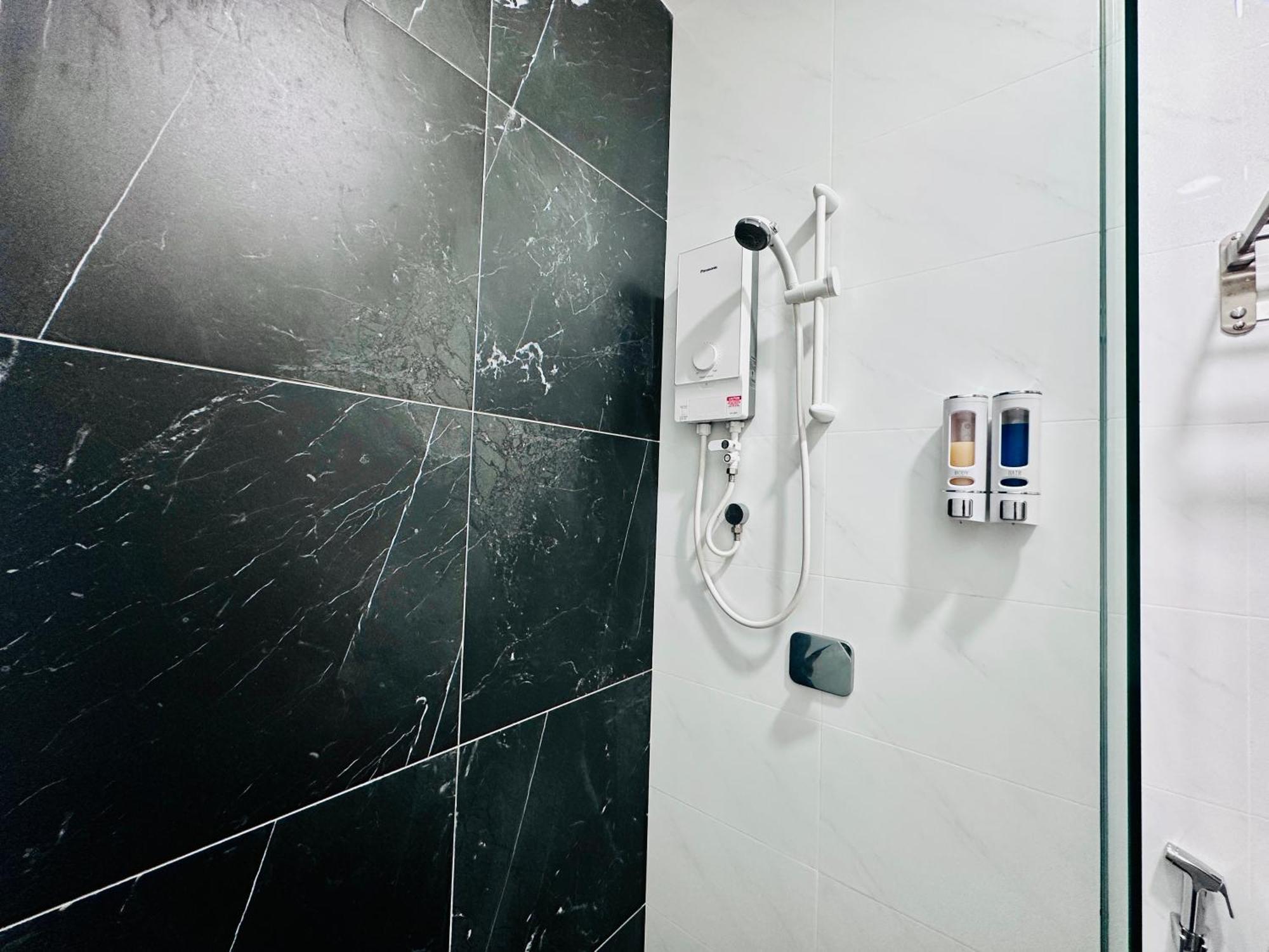 2Br Luxury Rooftop Swimming Pook Homestay@Georgetown@10Pax - 无敌美景两房民宿 Εξωτερικό φωτογραφία