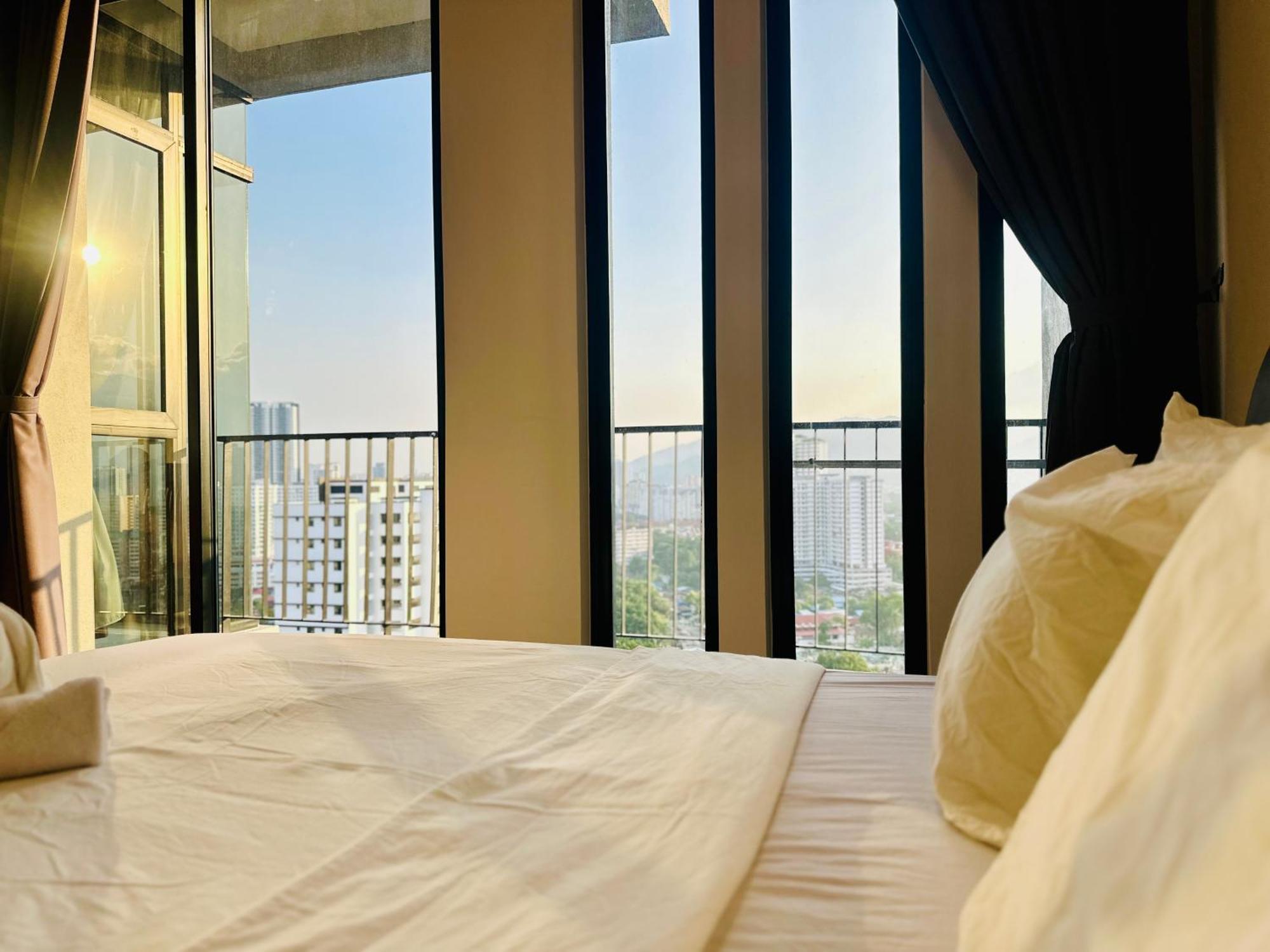 2Br Luxury Rooftop Swimming Pook Homestay@Georgetown@10Pax - 无敌美景两房民宿 Εξωτερικό φωτογραφία